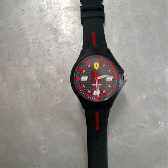 Ferrari watch - Picture 4 of 5